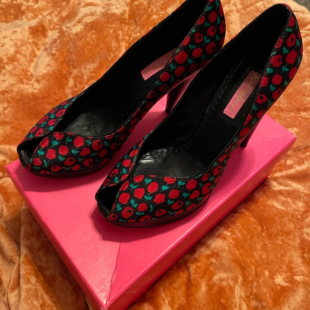 Women’s shoes
